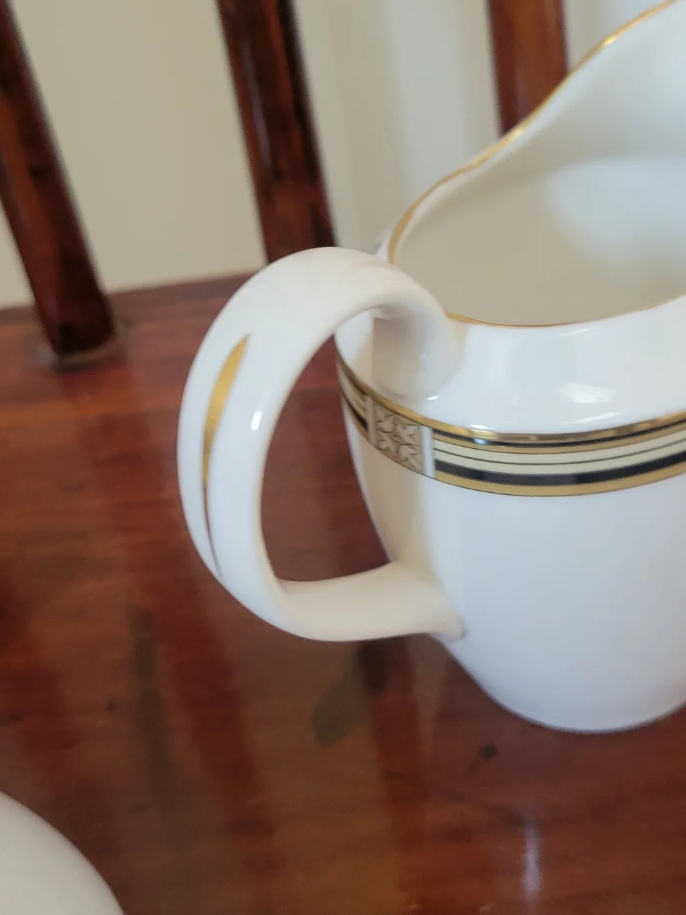 Royal Doulton New Romance Collection 'Coronado' Creamer and Covered Sugar Bowl